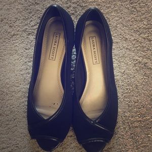 Laura Scott short heels